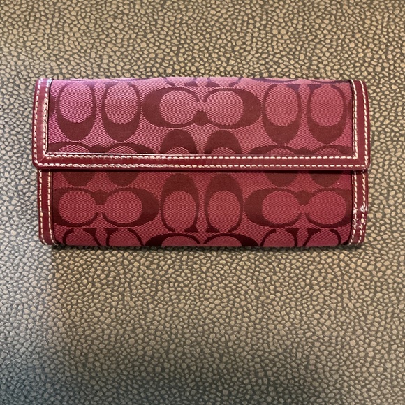 Vintage Burgundy Coach Signature Turnlock Wallet - Picture 2 of 7